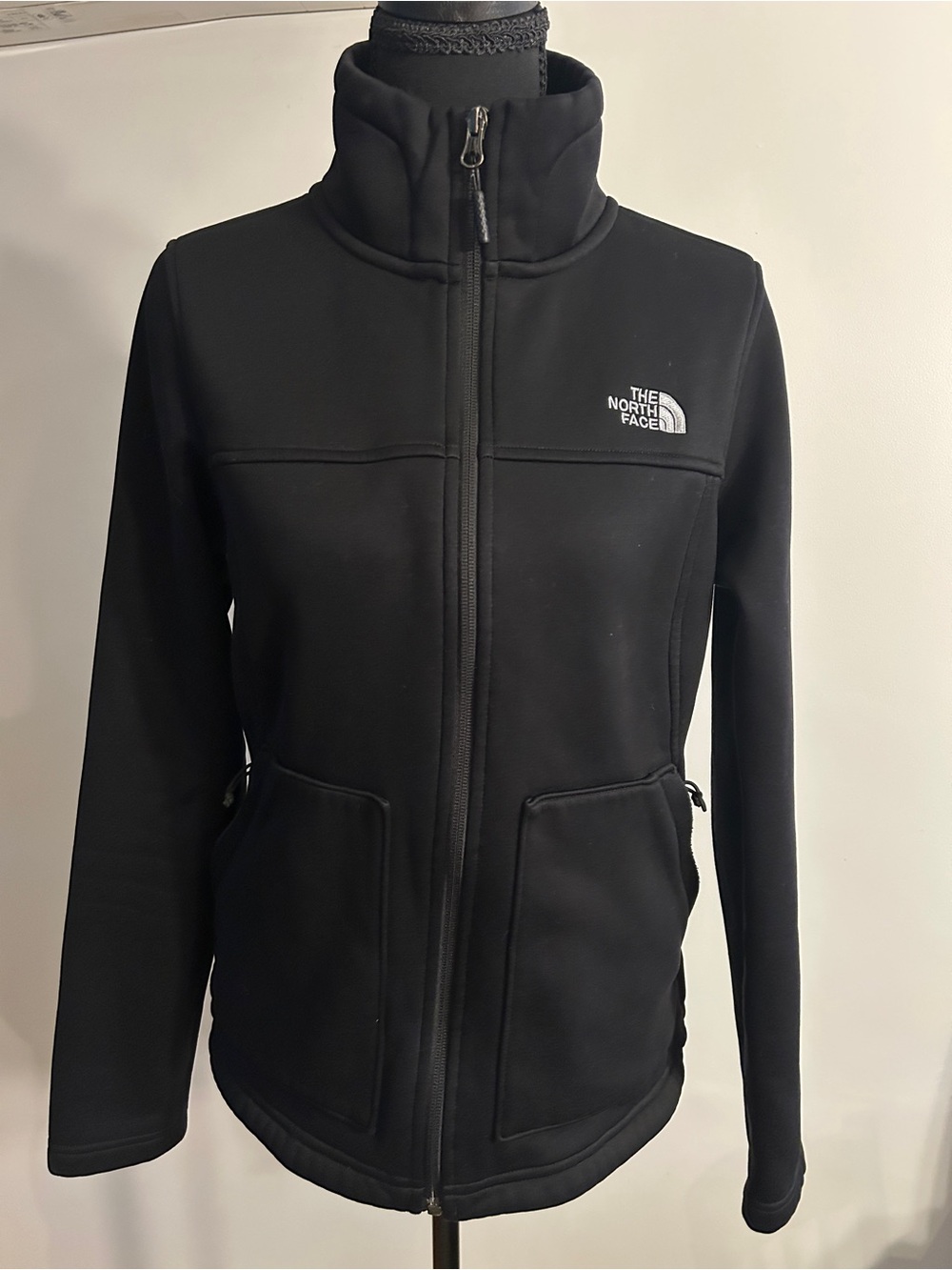 The North Face Women's Black Full-Zip Softshell Jacket